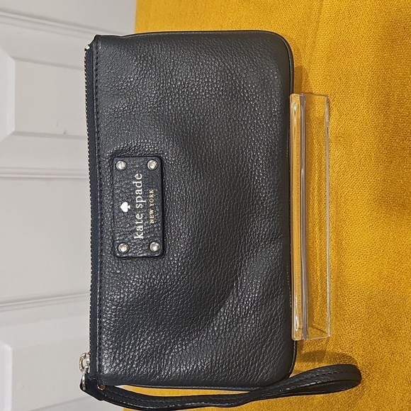 Kate Spade Zippered Chrissy Berkshire Road Wristlet - Gunmetal - Like New - Picture 1 of 11